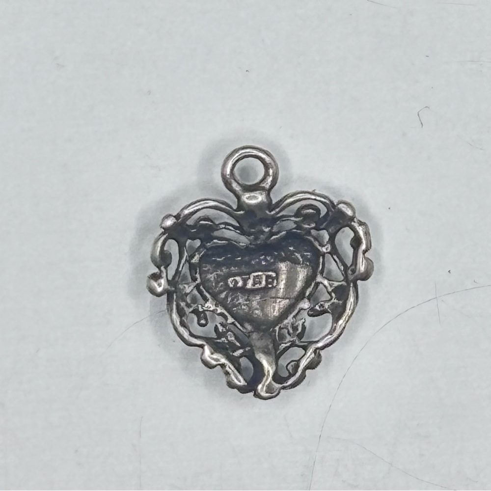 Elegant Sterling Silver Heart charm - Picture 2 of 3